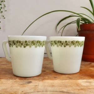 Pyrex Crazy Daisy Mugs Set of 2 Milk glass Green White